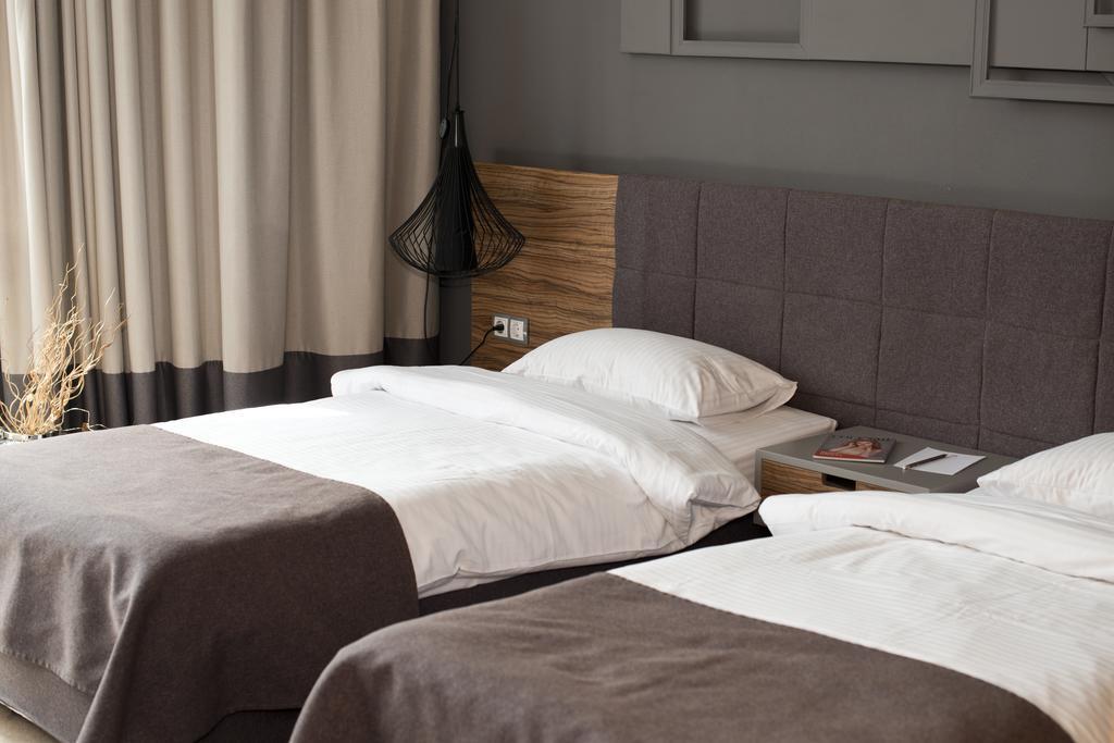 Otel Poet Art